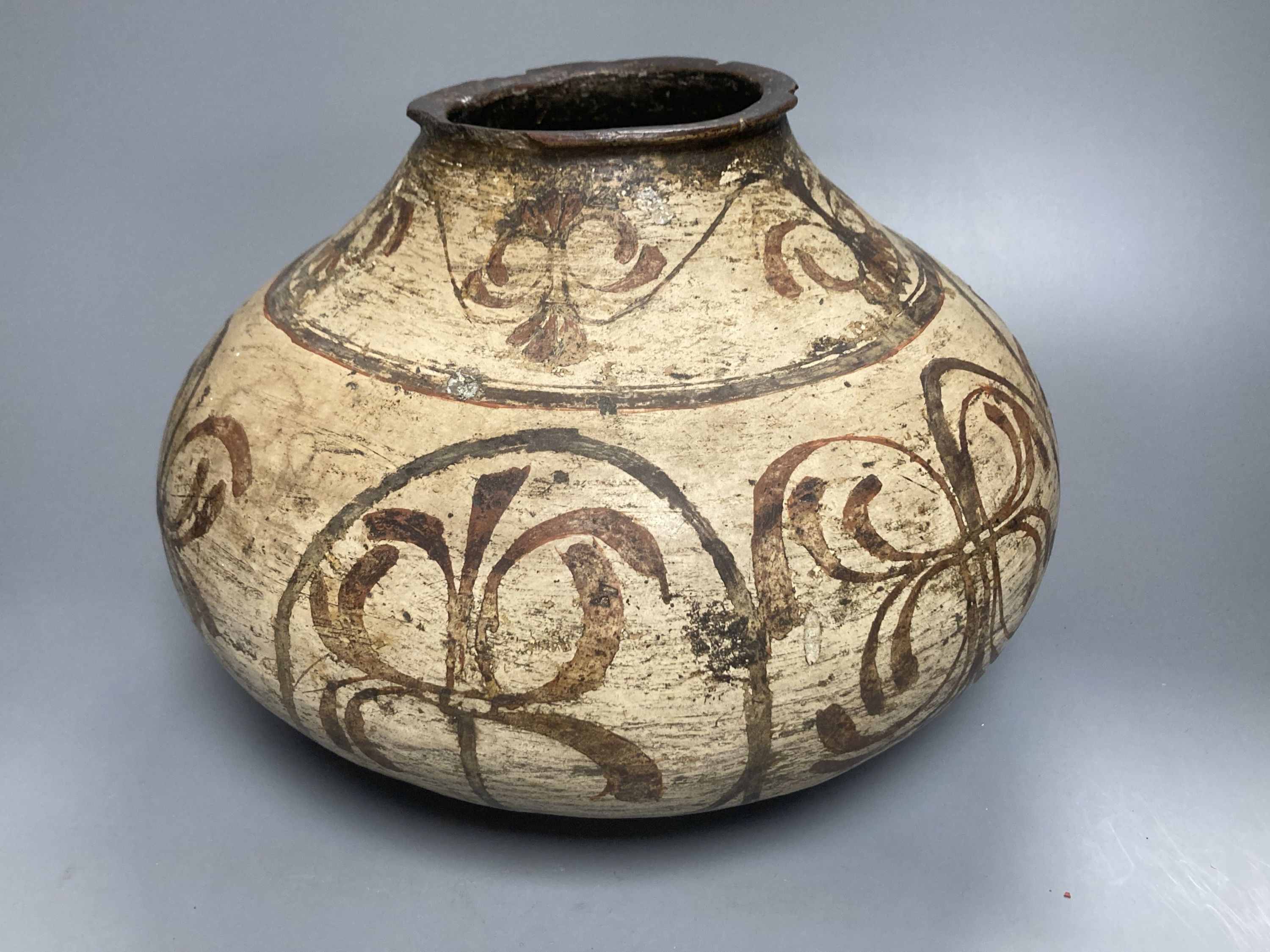 A South American slip decorated vase, 19th century, height 21cm